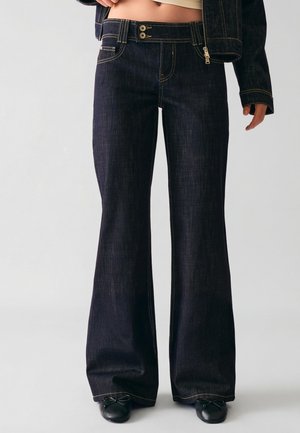 Bershka Džínsy baggy - royal blue