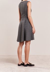 MAX&Co. Stickad klänning - black