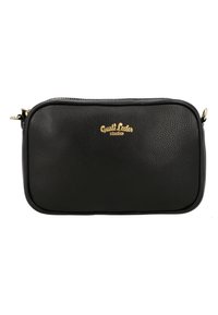 Borsa in pelle nera con finitura testurizzata, dotata di un logo dorato sul davanti, chiusura a zip e forma rettangolare.