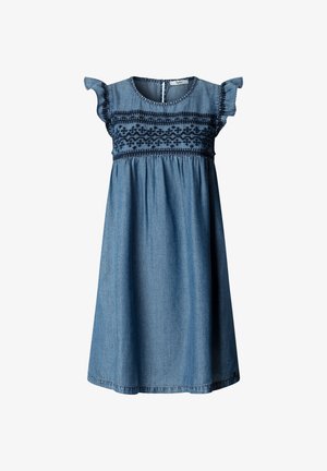 Blå denimkjole med flutterærmer og broderet blomsterprint hen over brystet, med rund halsudskæring og samlet talje.