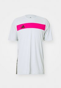 TIRO ESSENTIALS - Camiseta deportiva - clear grey/real magenta