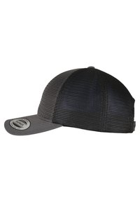 Cappellino grigio scuro con rete sul retro, parte superiore arrotondata e visiera piatta. Presenta un'etichetta con logo nella parte anteriore e tessuto testurizzato sui lati.