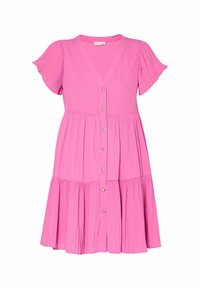 Vestido rosa con botones frontales, escote en V, mangas cortas con pliegues y falda con volantes. Fabricado en un tejido ligero con una textura suave.