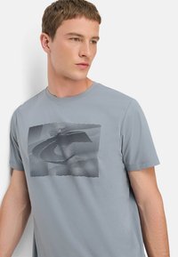 camel active MIT QUICK DRY FUNKTION - T-shirts print - stone blue