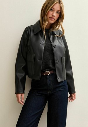 BUTTON THROUGH PATCH POCKET  - Kunstlederjacke - black