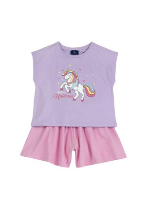Lavendelfarbenes Kinderhemd mit buntem Einhorn und dem Schriftzug "Glaub an Einhörner", kombiniert mit rosa Shorts.
