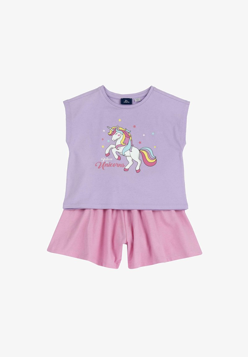 Chemise lavande pour enfants avec une licorne colorée et le texte « Crois aux licornes », associée à un short rose.