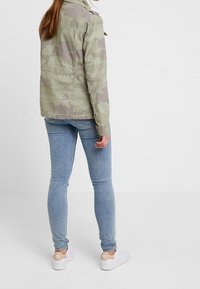 Superdry & Co Tunn jacka - khaki