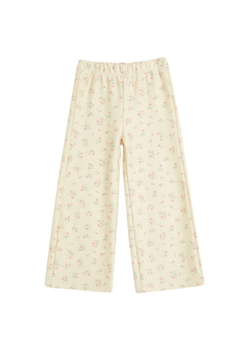Bloemenprint, wijdvallende broek van zacht, lichtcrème stof met kleine roze bloemen en groene bladeren. Elastische tailleband, textuur oppervlak.