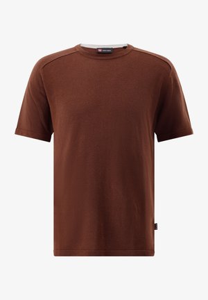 Braunes kurzärmeliges T-Shirt mit rundem Ausschnitt, mit einem kleinen Markenetikett im Krageninneren und einem Seitenschild am Saum.