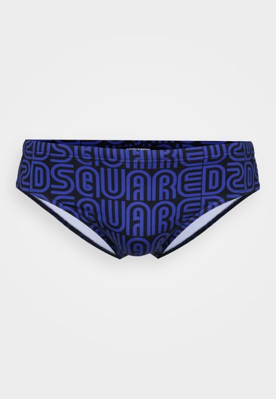 Vīriešu zema auguma peldkostīmi melnā krāsā ar izteiksmīgu zilu atkārtotu "DSQUARED2" uzraksta rakstu.