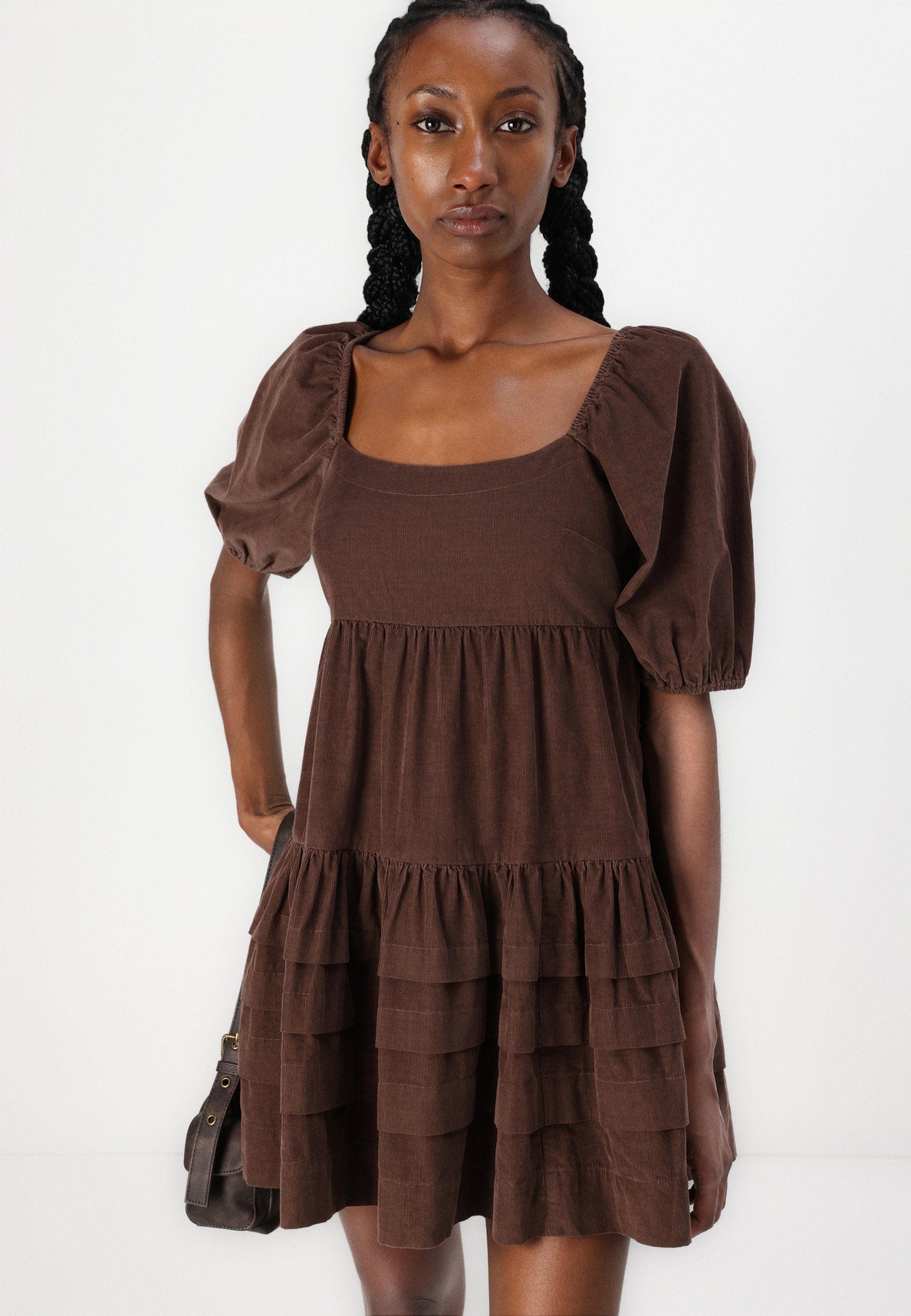 AMERI CLOUD FLARE DRESS ブラウンS American Eagle PINTUCK FLIRTY MINI - Day dress - brown/light brown