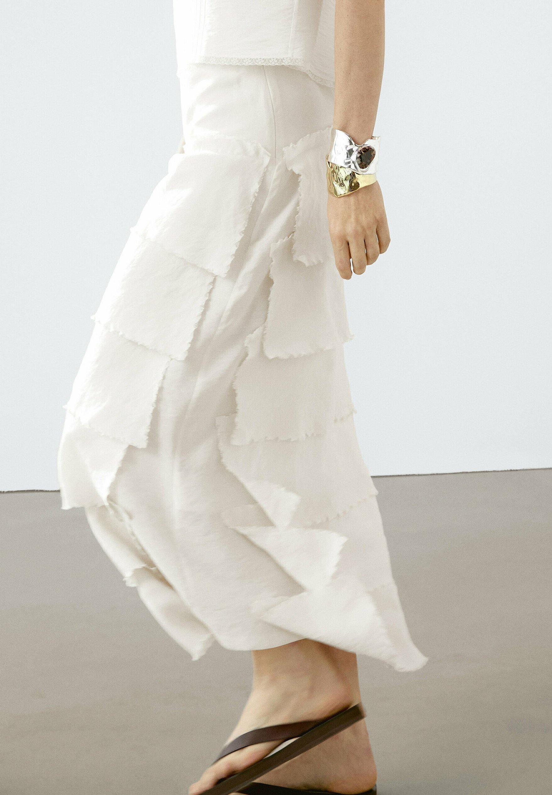 Massimo Dutti MIDI WITH RUFFLE DETAIL - Maxi skirt - beige