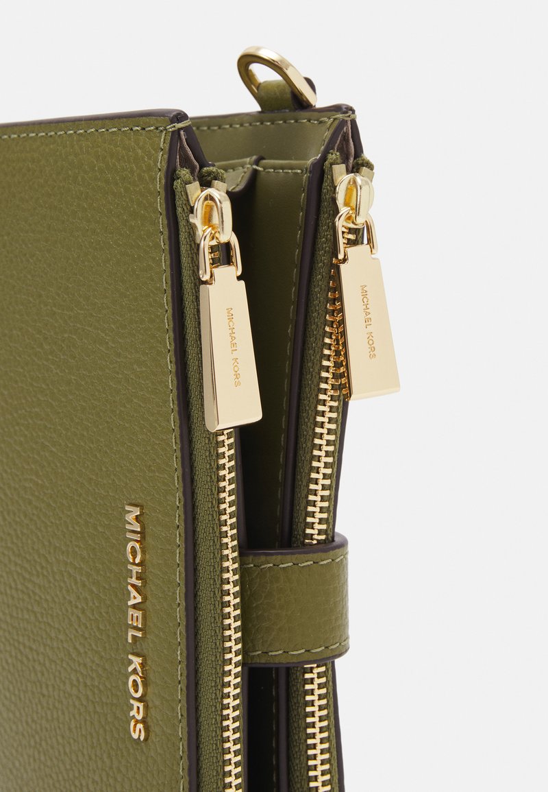 MICHAEL Michael Kors JET SET WRISTLET - Wallet - smokey olive