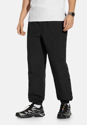 - Spodnie treningowe