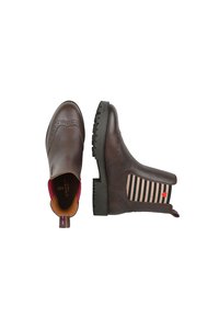 Braune Leder-Stiefeletten mit runder Zehenform, Brogue-Verzierungen und gestreiften elastischen Seitenpaneelen. Schwarze Gummisohle für besseren Halt.