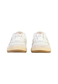 Weiße Ledersneaker mit cremefarbenen Wildlederakzenten, runder Zehenform, Schnürdesign und beigen Gummisohlen. Verfügt über durchbrochene Details an der Zehe.