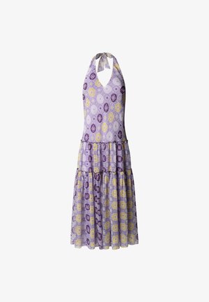 Lilla halterneck-kjole med lagdelt volangdesign, prydet med gule og hvite blomster mønstre. Laget av lett stoff med en glatt tekstur.