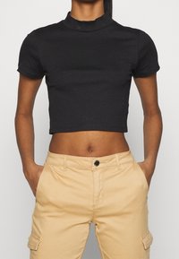 Monki Jednoduché tričko - black
