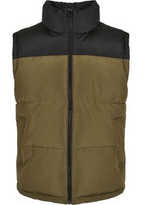 Polsterväst med hög svart krage och olivgrön kropp. Har en framzipper och två sidofickor. Slät textur med horisontell sömnad.