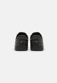 Tommy Hilfiger ICON COURT STRIPES - Sneakers laag - black