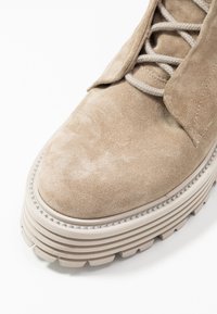 Kennel + Schmenger Bottines à plateau - beige