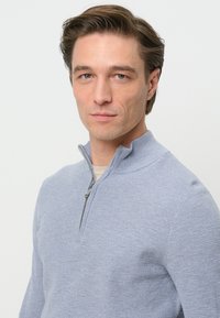 PROFUOMO THE STRUCTURE BASIC HALF ZIP - Stickad tröja - light blue