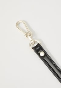 Thumbnail Image 5