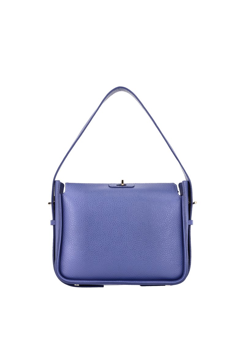 Sac en cuir de couleur lilas avec une surface texturée, de forme rectangulaire, équipé d'une courte poignée et d'un détail de verrou en tono doré en haut.