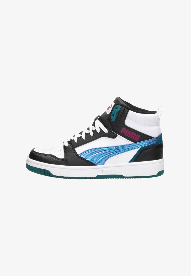 Hoge sneakers met een zwart-wit leren bovenwerk, iriserende accenten, geperforeerde neus en een teal rubberen buitenzool. Voorzien van roze branding.