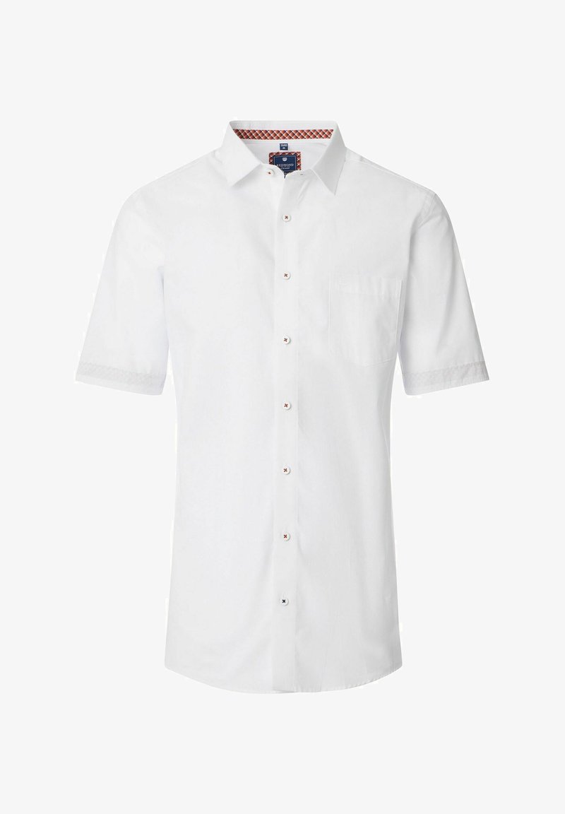 Witte short-sleeve shirt met een klassieke kraag, een enkele borstzak en een knoopsluiting aan de voorkant met contrasterende knoopaccenten.