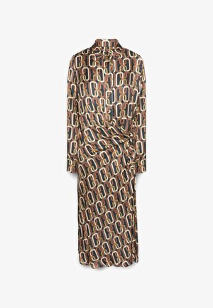 Langarmkleid aus seidig-materiellen Stoff mit dunklem Hintergrund und einem tan- und rostfarbenen abstrakten Muster, knöpfbarer Front und einem geknoteten Taillendetail.