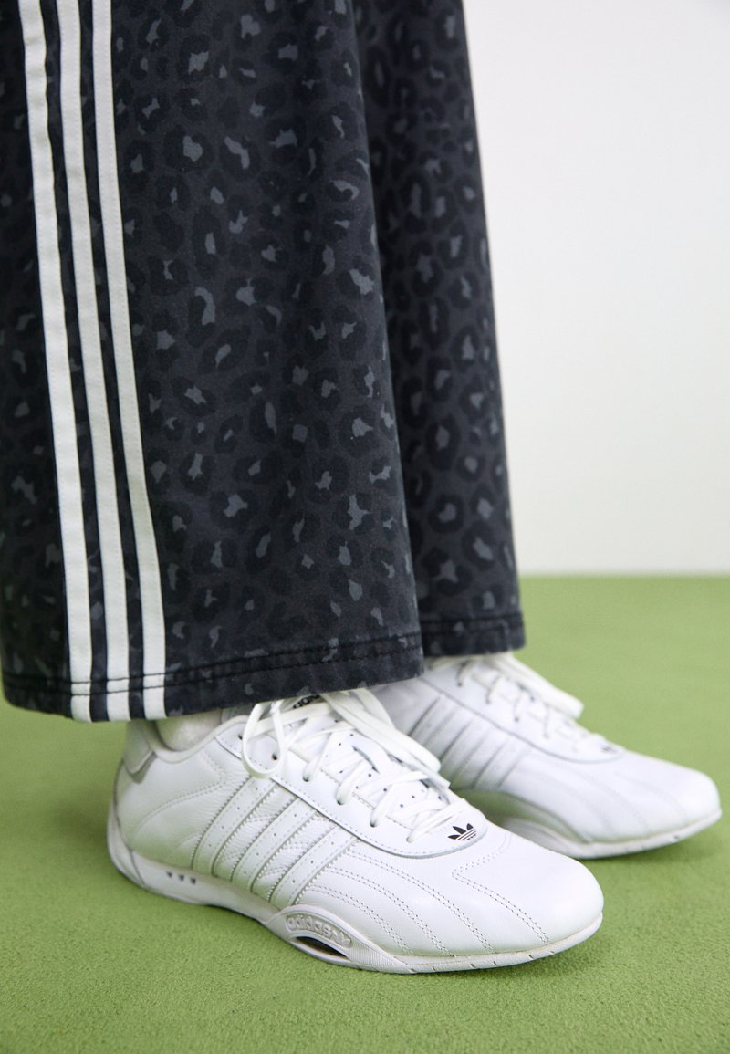 adidas Originals ADIRACER LO - Trainers - white/core black/silver met/white  - Zalando