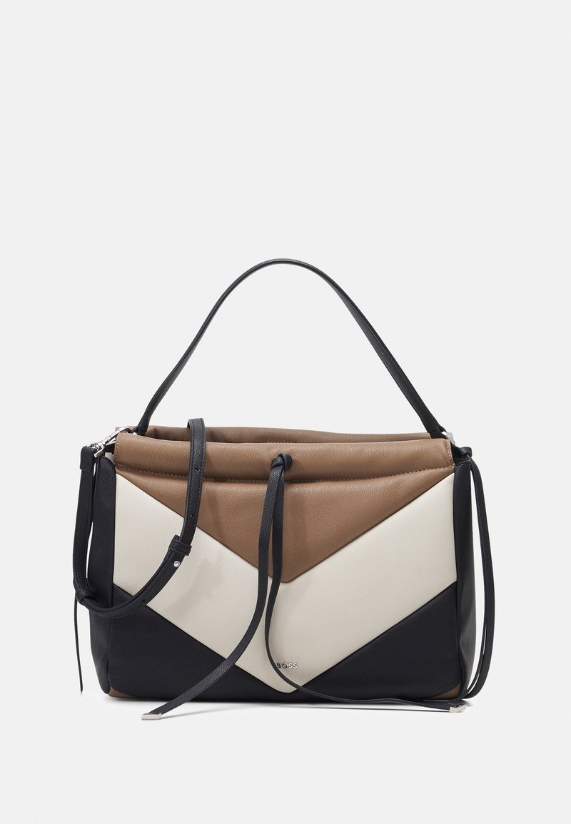 Mångfärgad handväska med zigzagsmönster; har svarta, beiga och bruna lädersektioner; dubbla handtag och avtagbar rem ingår.