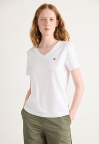 Calvin Klein Jeans - ARCHIVE TEE - Basic T-shirt - brilliant white Thumbnail Image 1