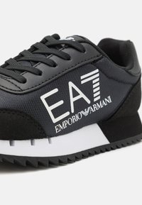 EA7 Emporio Armani UNISEX - Baskets basses - black/white
