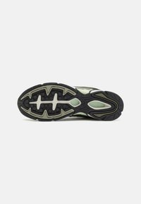 adidas Originals TEMPER RUN 2 UNISEX - Tenisky - olive strata/silver pebble/shadow olive