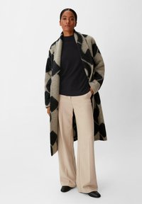 comma - Sweter