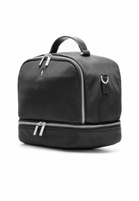 Czarna prostokątna kosmetyczka z podwójnymi srebrnymi zamkami, z rączką na górze oraz osobną dolną kieszenią zamykaną na zamek.