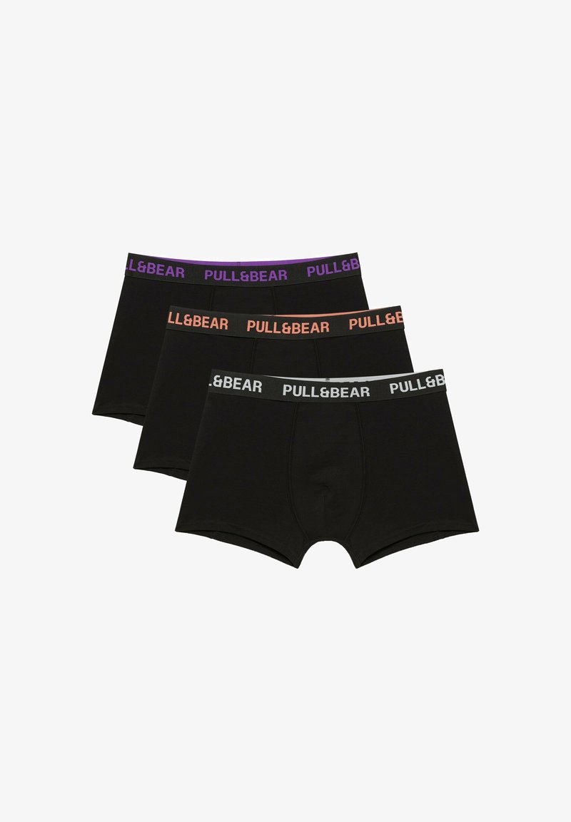 Trois boxers noirs pour hommes avec ceintures élastiques en violet, orange et gris, chacun marqué du texte "PULL&BEAR".