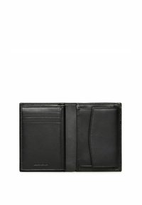 Czarny portfel ze skóry z wieloma przegródkami na karty, kieszenią na gotówkę oraz elegancką, gładką fakturą. Wnętrze zdobi kontrastujące przeszycie.