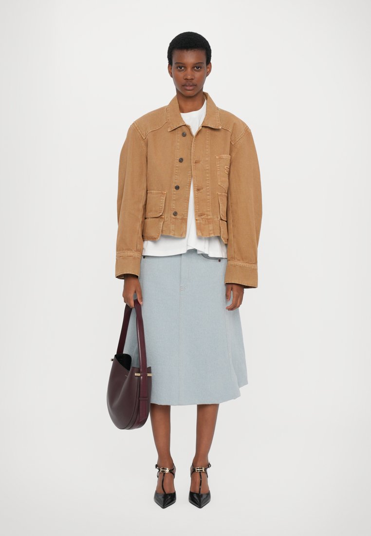 【未使用】THE TOE Peckham Jacket + Skirt 未使用】THE TOE Peckham Jacket + Skirt From sidewalk to spotlight