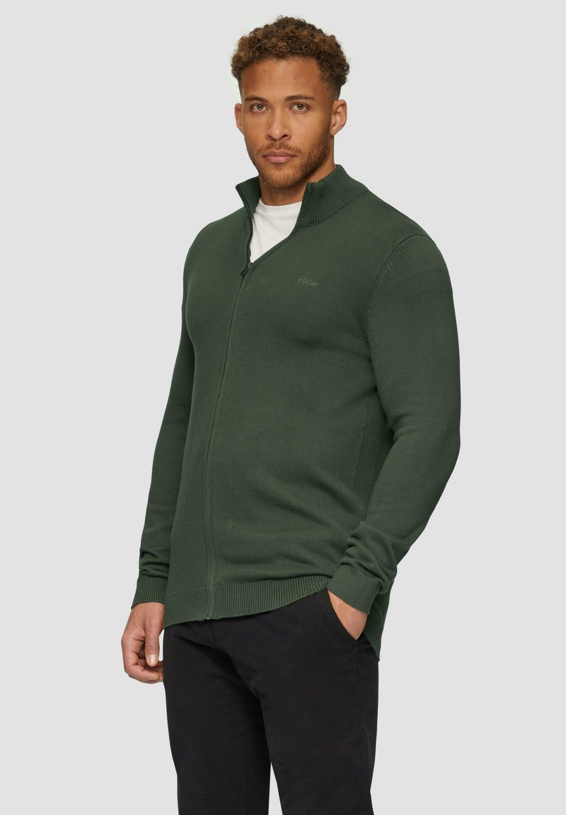 s.Oliver MIT STEHKRAGEN - Strickjacke - olivgrün