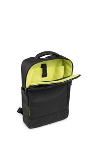 Sac à dos noir avec une texture lisse, présentant un intérieur vert vif. Ouverture zip avec une poignée et des poches latérales pour le rangement.