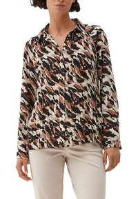 Camicia con maniche lunghe e bottoni, in un motivo a stampa animale beige, marrone, nero e ruggine, caratterizzata da un design plissettato e colletto classico.