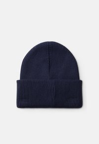 Gorro de malha azul-escuro com uma textura suave, apresentando um punho canelado e um ajuste justo na parte superior, ideal para aquecimento e conforto.