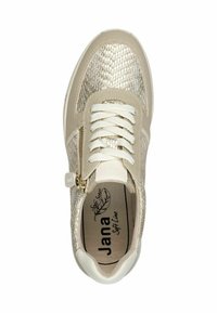 Baskets beiges avec une tige métallique tissée, design à lacets, accent de fermeture éclair sur le côté, et semelle intérieure rembourrée arborant le logo "Jana Soft Line".