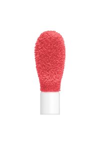 Applicateur cosmétique fuzzy rose avec une forme conique, monté sur un manche cylindrique blanc. Texture douce et pointe arrondie pour une utilisation douce.