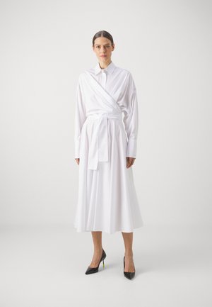OVERSIZED SHIRT WRAP DRESS - Vestido camisero - white