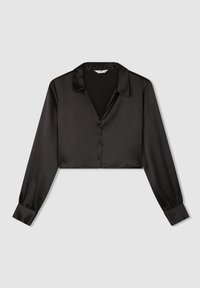 Krótka czarna satynowa bluzka z długimi rękawami, kołnierzykiem i zapinana na guziki. Gładka faktura i dopasowany fason z mankietami.